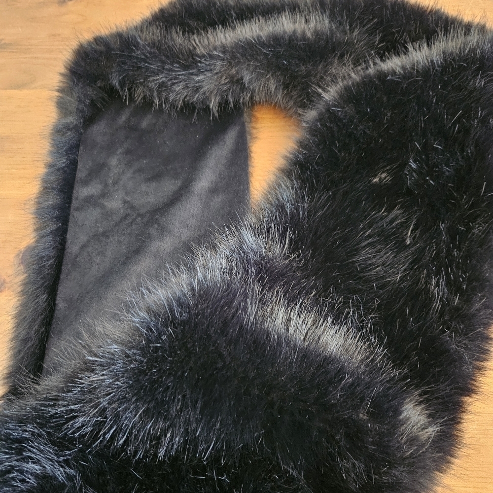 Black Faux Fur Scarf 59"x7" - Picture 3 of 6